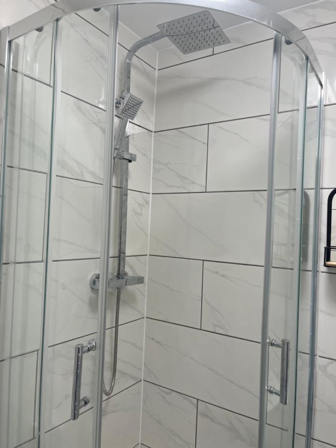 Self Contained Room, En-Suite With Separate Lockable Front Door, Located In An Exclusive Area Wednesbury Zewnętrze zdjęcie