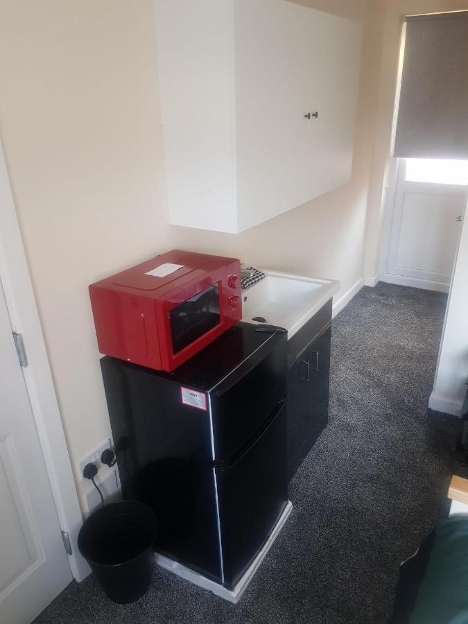 Self Contained Room, En-Suite With Separate Lockable Front Door, Located In An Exclusive Area Wednesbury Zewnętrze zdjęcie