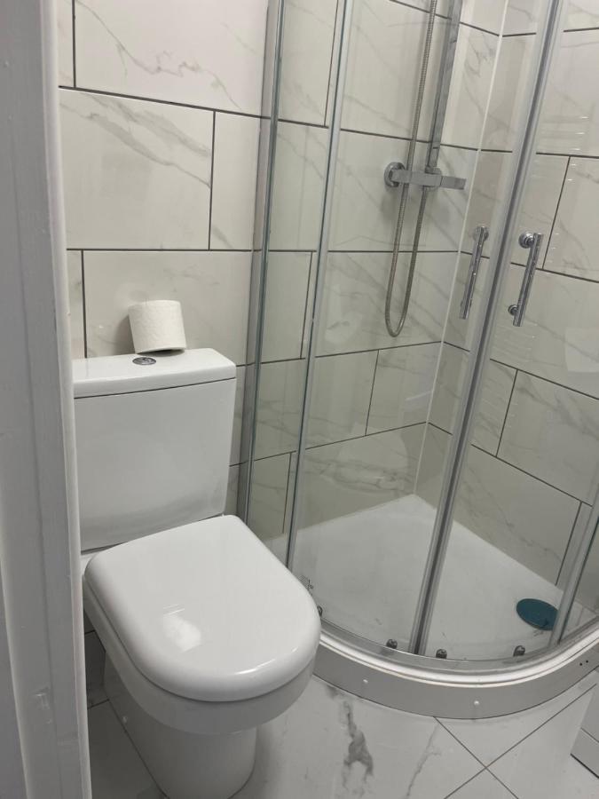 Self Contained Room, En-Suite With Separate Lockable Front Door, Located In An Exclusive Area Wednesbury Zewnętrze zdjęcie