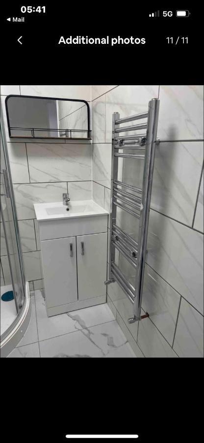 Self Contained Room, En-Suite With Separate Lockable Front Door, Located In An Exclusive Area Wednesbury Zewnętrze zdjęcie